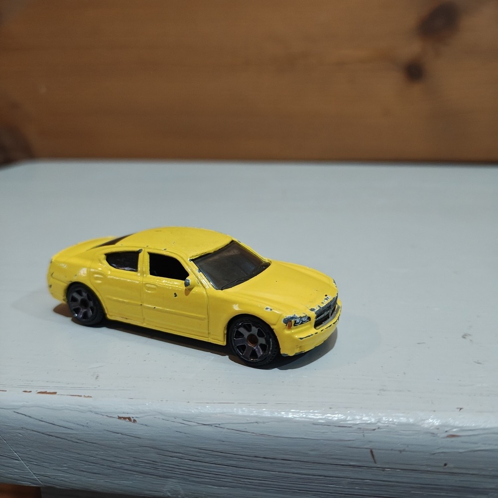 Matchbox‎ loose 2006 Dodge charger R/T yellow heavily played